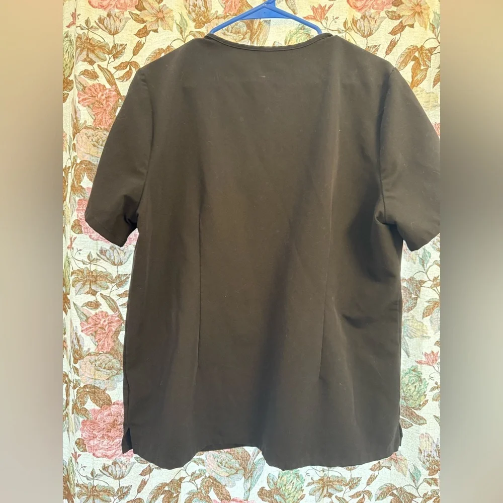 Figs multi pocket scrub top - Picture 3 of 3